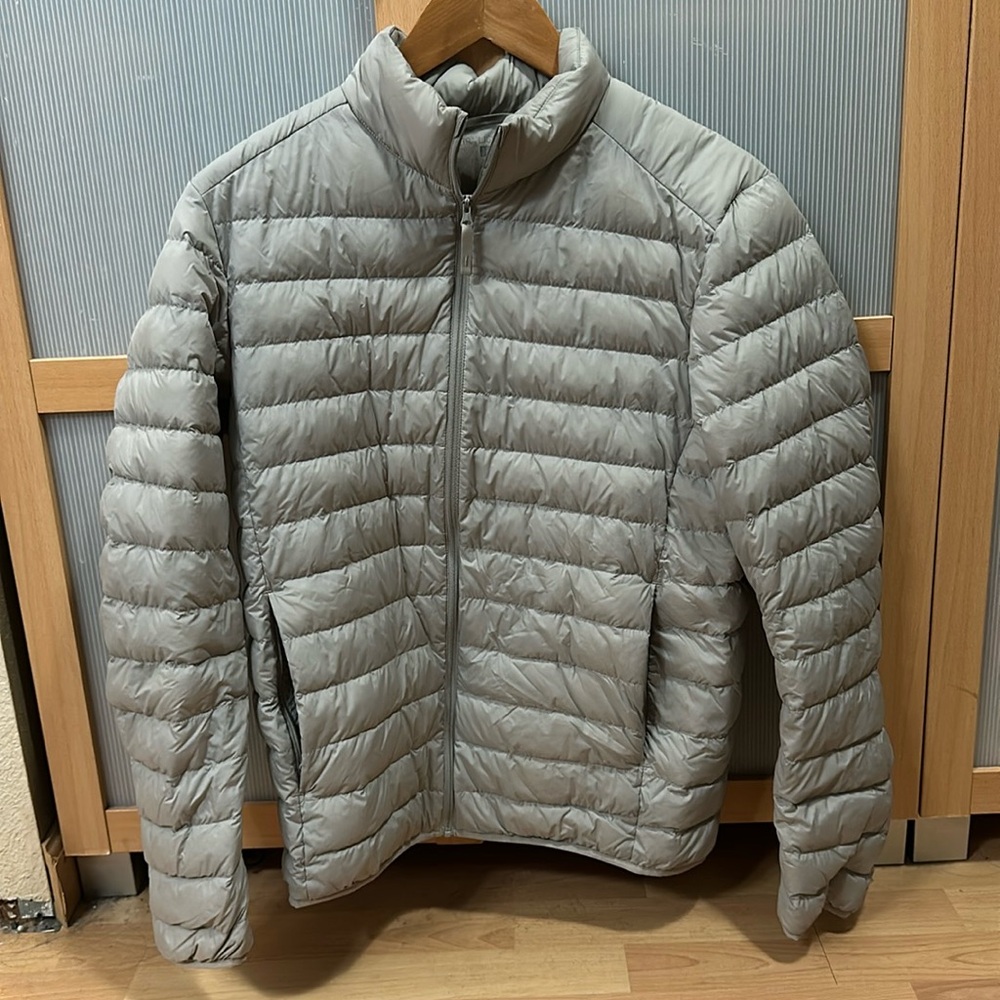Men's Silver gray puffer jacket size small